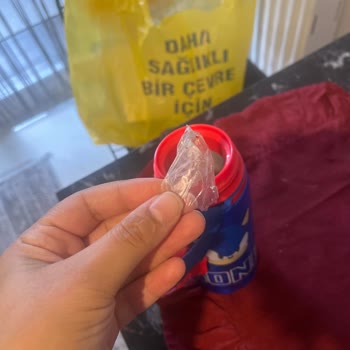 Çocuk Sağlığını Tehlikeye Atan 'Sonic' Termos Sulukta Jelatin Tabakası Soyuluyor