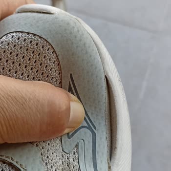 Malatya Park AVM FLO Şubesinde Kinetix Spor Ayakkabının Burun Kısmındaki Açılma Ve Değişim Talebi