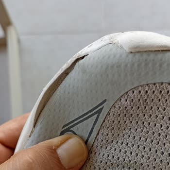 Malatya Park AVM FLO Şubesinde Kinetix Spor Ayakkabının Burun Kısmındaki Açılma Ve Değişim Talebi