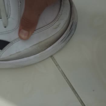 FLO Mağazasında Aldığım Reebok Ayakkabıda Kısa Sürede Açılma Ve Değişim Talebimin Reddedilmesi