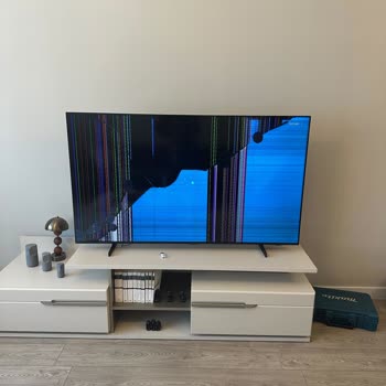 Kutup Mağazaları'ndan Gelen Hasarlı Samsung Televizyonun Değişim Ve İade Talebi