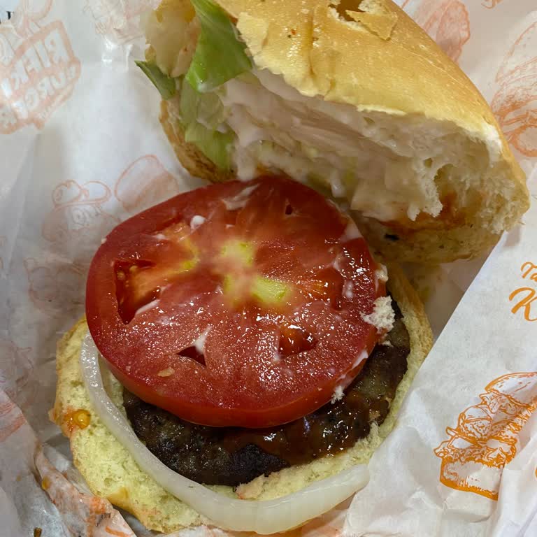 Rıfkı Burger'de Bayat Ekmek Ve Özensiz Hazırlık Şikayeti