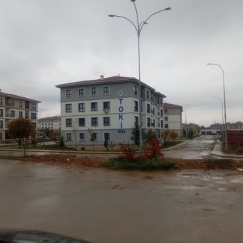 TOKİ B4 Blokta Sürekli Elektrik Kesintileri Asansör Ve TV Yayını Çalışmıyor