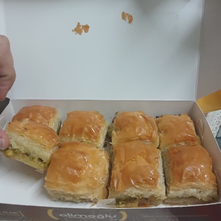 Alimoğlu Baklava’da Kuru Baklavada Antep Fıstığı Eksikliği Ve Müşteri Hizmetlerine Ulaşamama