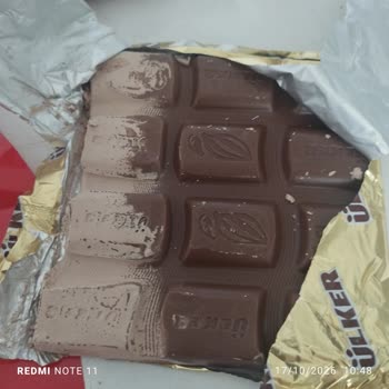 Ülker Çikolatasında Renk Bozukluğu Ve Sağlık Endişesi
