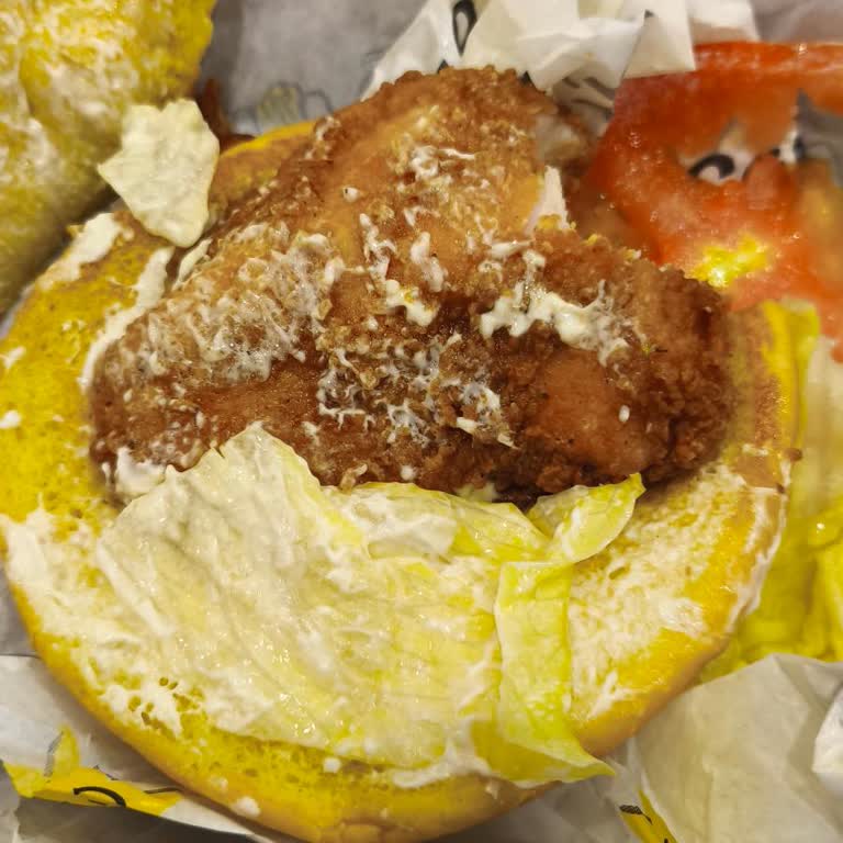 Maslak Carl’s Jr. Şubesinde Küçük Tavuklu Hamburger Ve Müdürün Umursamaz Tepkisi