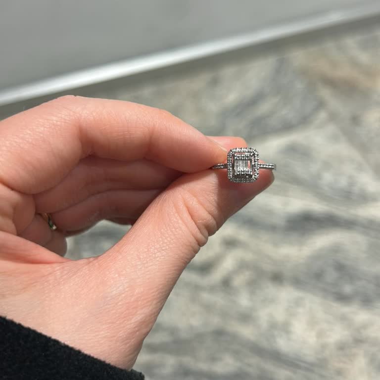 Blue Diamond Ürününün Taşı Düşmesi Ve Şok Edici Çalışan Tutumu