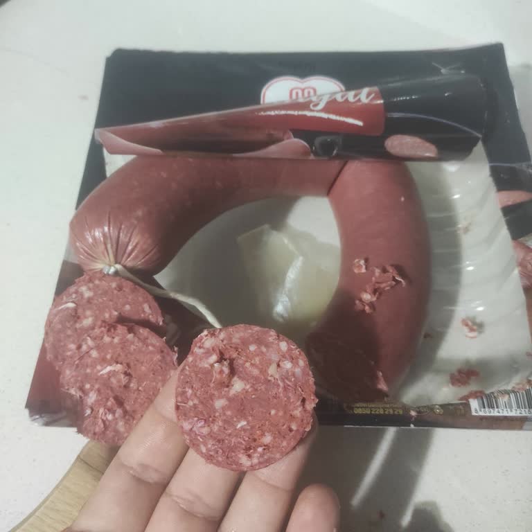 Maret Kangal Sucuğunda Beyaz Parçalar Ve Sağlık Endişesi