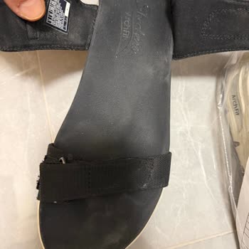 Ayak Ağrısı Ve Boya Sızıntısı Nedeniyle Skechers Sandalet İadesi Talebi
