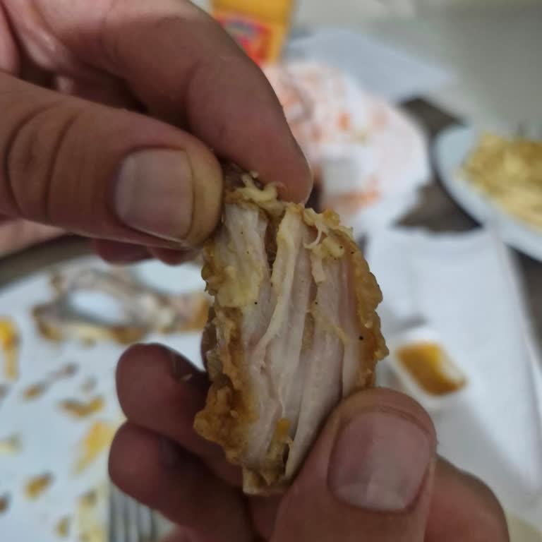 Getir Yemek'te Popeyes Siparişinde Eksik Coleslaw Ve Çiğ Burger Nedeniyle Ücret İadesi Talebi