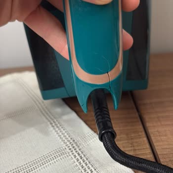 Philips Azur 8000 Ütüsünde Sap Ve Tuşta Çatlaklar: Üretim Hatası Şikayeti