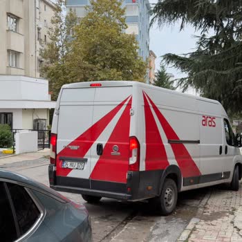 Aras Kargo Ve Hepsiburada Dev Televizyonu Sokağa Bırakıp Eve Teslim Etmedi