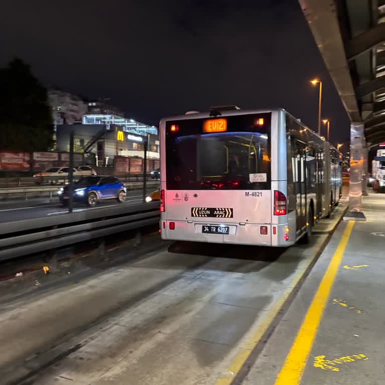 Metrobüs Şoförünün Kapıyı Bilerek Kapatmasıyla Yaşanan Ciddi Güvenlik İhlali