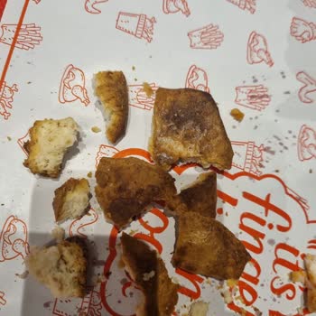 İzmir Optimum KFC Şubesinde Yanmış Ürünler Ve Yetersiz Hijyen İçin Telafi Eksikliği