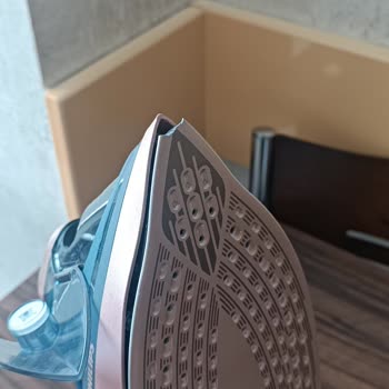 Philips 8000 Azur Ütünün Tabanı Üretim Hatası Nedeniyle Kırıldı Ve Ücretsiz Değişim Talebi