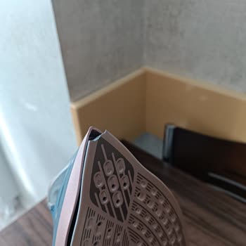 Philips 8000 Azur Ütünün Tabanı Üretim Hatası Nedeniyle Kırıldı Ve Ücretsiz Değişim Talebi
