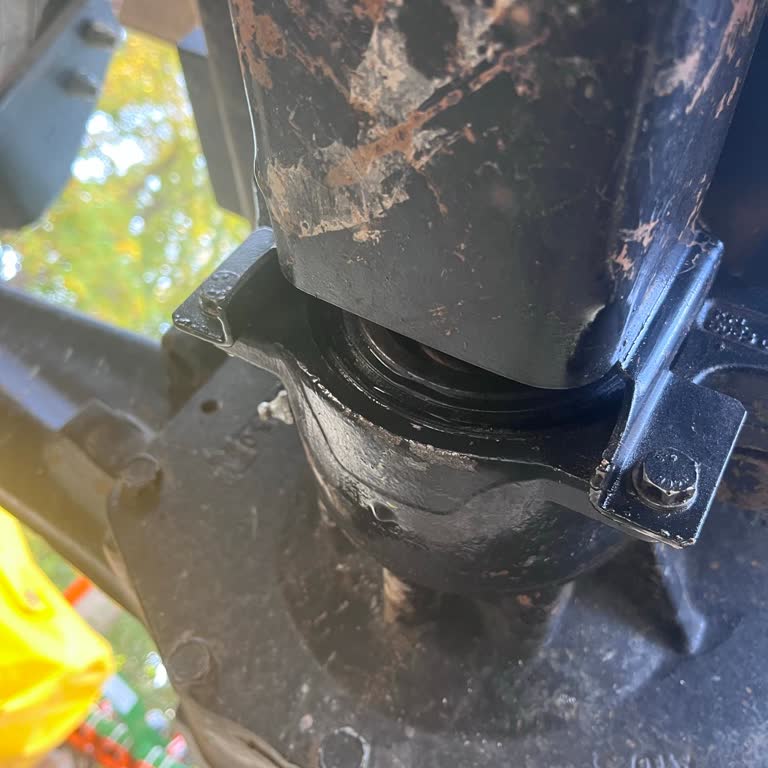 New Holland TR5 Traktörünün Ön Aksındaki Sürekli Yağ Kaçağı Ve Garanti Sorunu