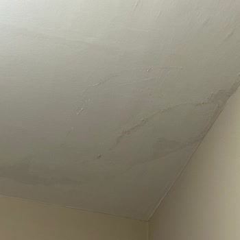 Güneşler Proje Çatısının Sürekli Sızıntısı Ve Elektrik Tehlikesi