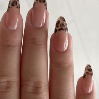 Melay Beauty Center Randevu Gecikmesi, Yanlış Tırnak Şekli Ve Kaba Davranış