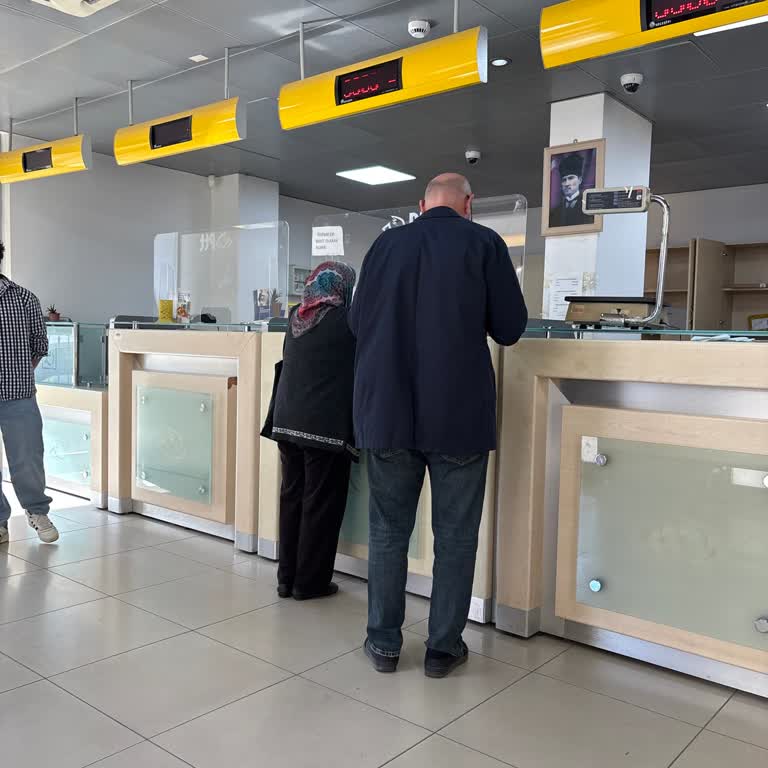 Mansuroğlu PTT Şubesinde Tek Personel Nedeniyle Yarım Saatlik Sıra Bekleme