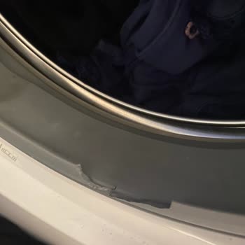 Beko Çamaşır Makinesinde Kapak Lastiği Yırtılmasına Garanti Reddi