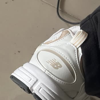 Intersport Ayıplı New Balance Ayakkabıda Baskı Hatası Ve Yetersiz Canlı Destek