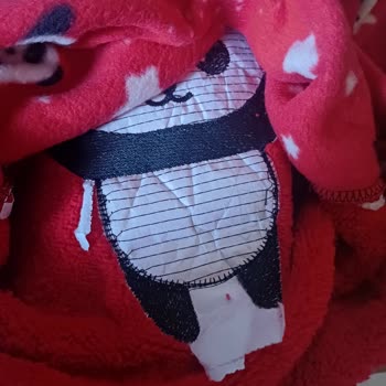 Haydigiy Çocuk Pijamasında Kağıt Ve Yapışkan Kalıntısı Hijyen Endişesi Ve Değişim Talebi
