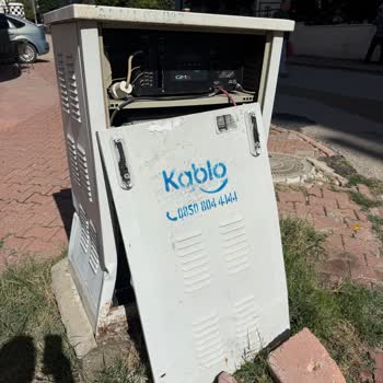 Kablo Net’in Açık Elektrik Panosu Çocukları Tehlikeye Atıyor