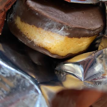 Eti Pop Kek'in Küf Ve Plastik Kokusu Sağlık Endişesi Yaratıyor