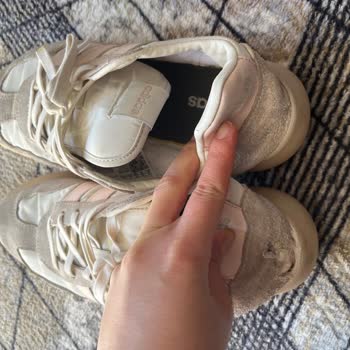 Adidas Ayakkabısında Hızlı Aşınma, FLO Değişim Talebini Reddetti