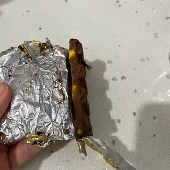 Ülker Antep Fıstıklı Kare Çikolatanın Bozulmuş Olması Ve Çocuk Güvenliği Endişesi