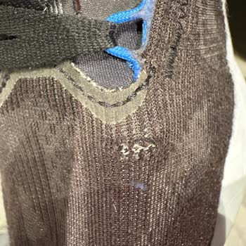 Asics Novablast 5 Ayakkabısında Kısa Sürede Görünür Delikler Ve Değişim İsteği