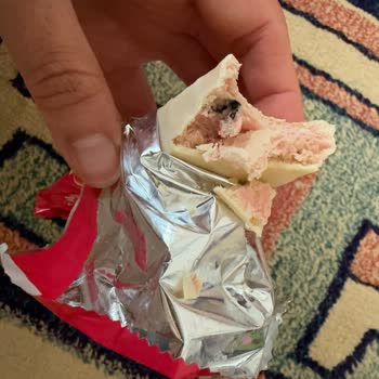 Eti Hoşbeş Çilekli Gıdasında Belirlenemeyen Yabancı Madde Ve Sağlık Riski