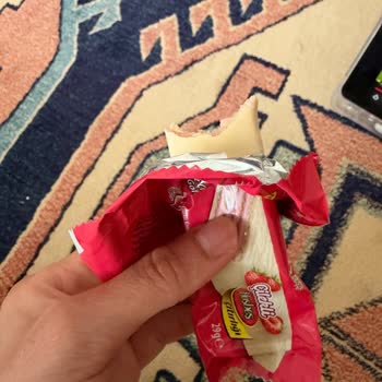 Eti Hoşbeş Çilekli Gıdasında Belirlenemeyen Yabancı Madde Ve Sağlık Riski