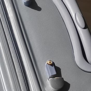 Jet Hava Yolları'na Büyük Boy Valiz Hasarı Ve Yetersiz Tazminat Teklifi