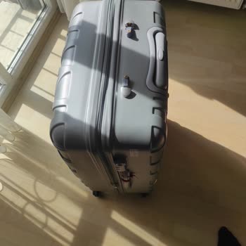 Jet Hava Yolları'na Büyük Boy Valiz Hasarı Ve Yetersiz Tazminat Teklifi