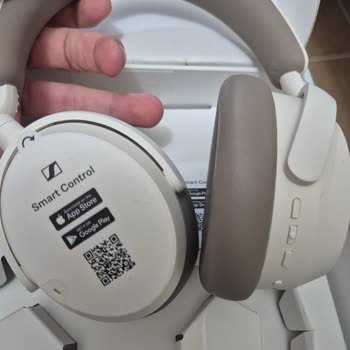 Sennheiser Accentum Kulaklıkta Hasarlı Kutu Ve Kirli Teslimat, Sıfır Kapalı Kutu Değişim Talebi