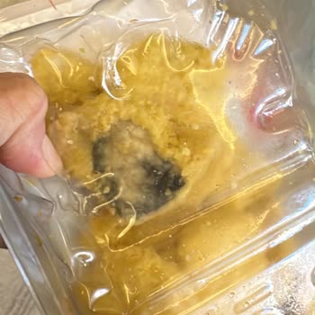 A101 Kapımda’da Lezita Piliç Nugget Ürününde Görünür Hijyen İhlali