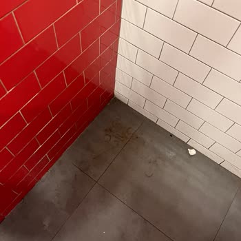Üsküdar Burger King Şubesinde Hijyen İhmaline Karşı Acil Denetim Talebi