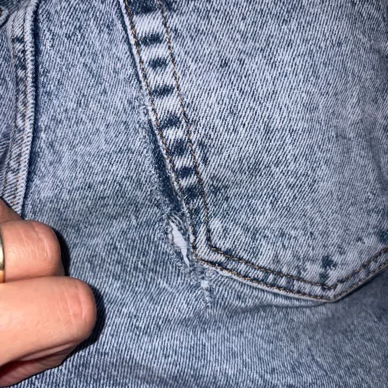 Mu Butik'te Karol Pantolonu Üç Ayda Yırtıldı, Belge Talebi Reddedildi