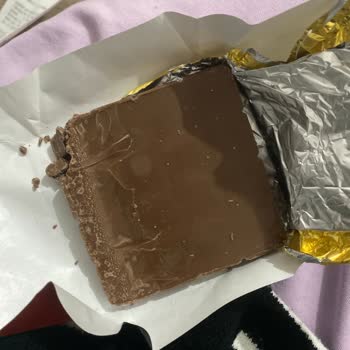 Eti Bol Sütlü Çikolatanın Bozulmuş Olması Ve Kalite Kontrol Eksikliği