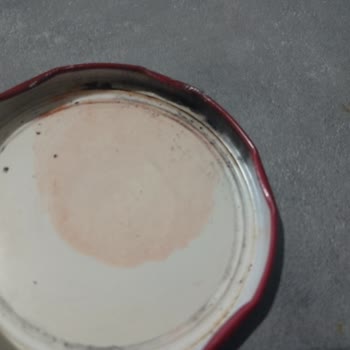 Tat Markasındaki Cam Kavanoz Kapağındaki Siyah Lekeler Gıda Güvenliğini Tehdit Ediyor