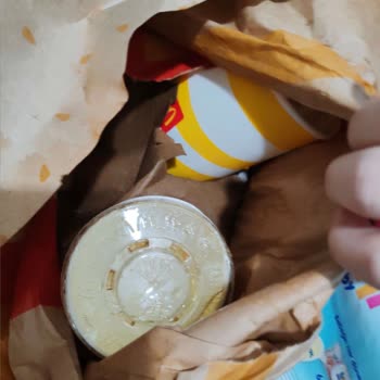 Kuryenin Dökülen İçecekleri Nedeniyle Sipariş Ve Halı Hasarı, Yetersiz İade