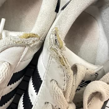 Adidas Ayakkabının Boğaz Kısmında 1 Ayda Yırtılma Ve Ürün Değişimi Talebi