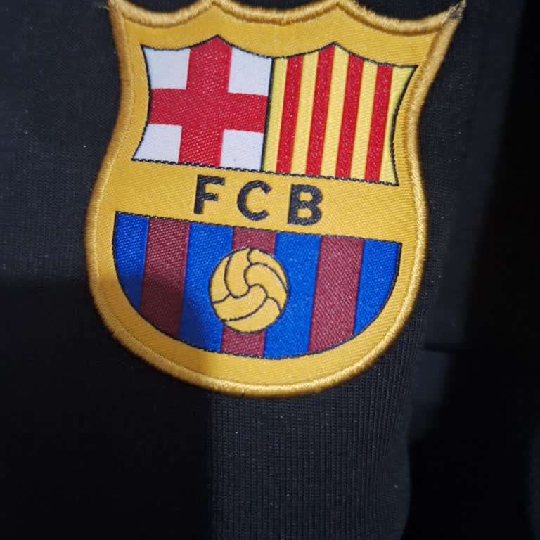 Yanıltıcı Görsellerle Satılan Barcelona Hoodie Arma Tasarım Şikayeti