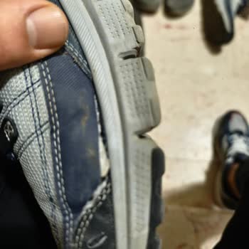 Skechers Ayakkabısında Açılma Ve Koku Problemi: Üretim Hatası İddiaları Reddedildi, Değişim Ve İade Talebi