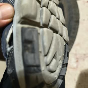 Skechers Summits AT Shoes Develop Bad Smell and Tear Within Months