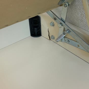 Doğtaş Mobilya Montaj Ekibi Tarafından Hasarlı Koltuk İçin Değişim Talebi