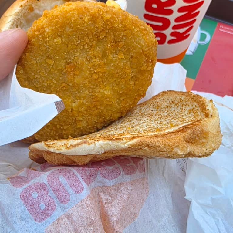 Burger King Şubesinde Kağıt Gibi Hamburger Ve Yetersiz Servis
