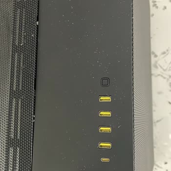 DHL Ecommerce Türkiye Gelen Corsair 6500X Kasanın Camı Kırık Ve Kutusu Islanmış